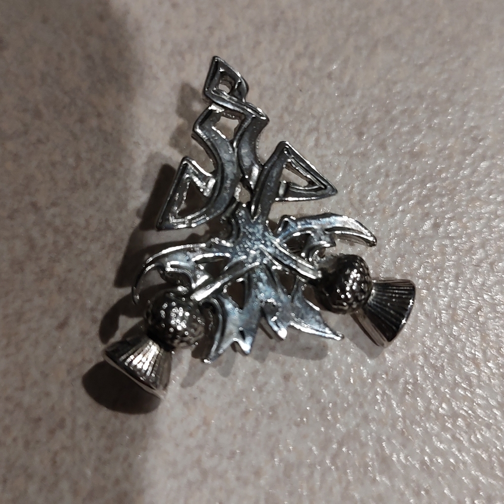 This Celtic Knot Pin is a beautiful piece of art made by the renowned brand Art
